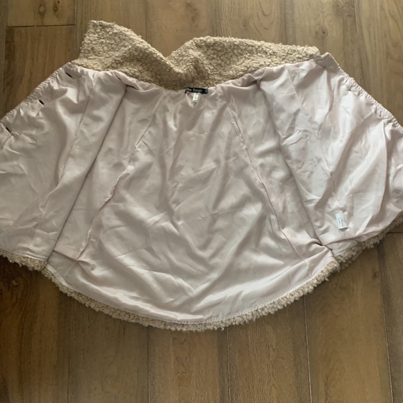 Teddy Bear Cape - Picture 6 of 7